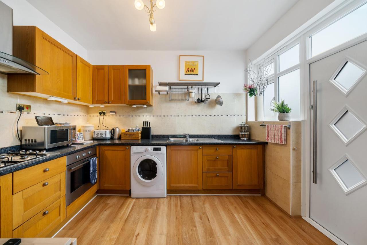 Lovely Garden Apartment In Wimbledon Town Centre With Private Parking By Wimbledon Holiday Lets Londres Exterior foto